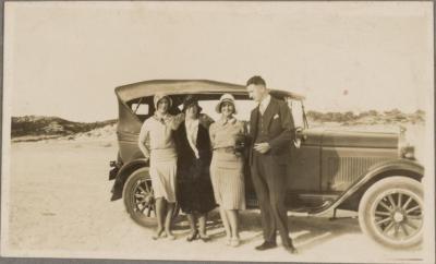 PHOTOGRAPH (DIGITAL COPY): SORRENTO BEACH SEPTEMBER 1930, WHITE FAMILY