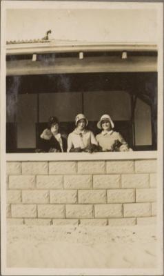 PHOTOGRAPH (DIGITAL COPY): SORRENTO BEACH SEPTEMBER 1930, WHITE FAMILY