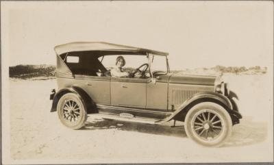 PHOTOGRAPH (DIGITAL COPY): CAR AT SORRENTO BEACH SEPTEMBER 1930, WHITE FAMILY