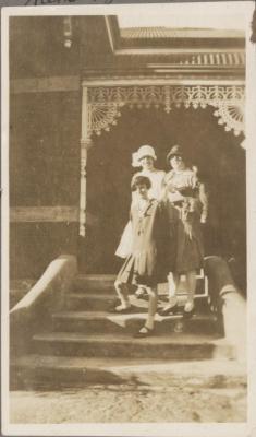 PHOTOGRAPH (DIGITAL COPY): NORMA BROWN, BIDDY, ROSE, SUBIACO RD, WHITE FAMILY