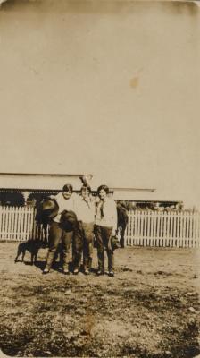 PHOTOGRAPH (DIGITAL COPY): GRACE, ROSE AND ANNIE, CUE, WHITE FAMILY, 1927