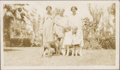 PHOTOGRAPH (DIGITAL COPY): ALICE, EILEEN, GEORGE AND DOG AT SUBIACO ROAD, WHITE FAMILY