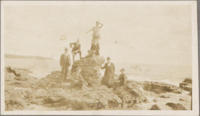 PHOTOGRAPH (DIGITAL COPY): FAMILY IN MELBOURNE, WHITE FAMILY