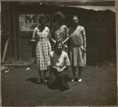 PHOTOGRAPH (DIGITAL): GROUP OF FOUR WOMEN, GERTRUD LIPFERT ALBUM 1927