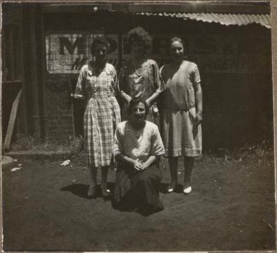 PHOTOGRAPH (DIGITAL): GROUP OF FOUR WOMEN, GERTRUD LIPFERT ALBUM 1927