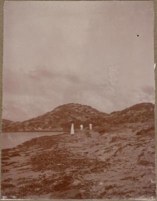 PHOTOGRAPH (DIGITAL): PEOPLE AT PENGUIN ISLAND, EASTER, 1925, GERTRUD LIPFERT ALBUM 1927