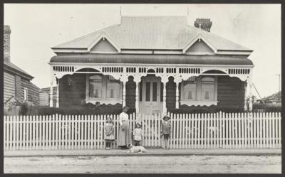 PHOTOGRAPH (DIGITAL): FEDERATION-STYLE WOODEN COTTAGE FROM JOLIMONT HISTORICAL IMAGES ALBUM 1, DON GIMM