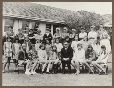 PHOTOGRAPH (DIGITAL): SCHOOL GROUP PHOTO, JOLIMONT PRIMARY, FROM JOLIMONT HISTORICAL IMAGES ALBUM 2, DON GIMM