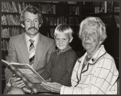 PHOTOGRAPH (DIGITAL): JOLIMONT PRIMARY SEVENTY FIVE YEARS, PRINCIPAL, STUDENT AND EX STUDENT SHARE HISTORIES, FROM JOLIMONT HISTORICAL IMAGES ALBUM 3, DON GIMM