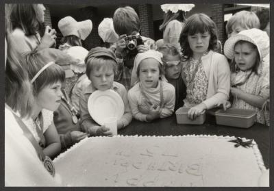 PHOTOGRAPH (DIGITAL):STUDENTS WAIT FOR CAKE, JOLIMONT PRIMARY SCHOOL, 1980, FROM JOLIMONT HISTORICAL IMAGES ALBUM 3, DON GIMM