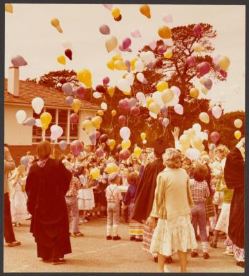 PHOTOGRAPH (DIGITAL): BALLOON RELEASE, JOLIMONT PRIMARY, SEVENTY FIVE YEAR CELEBRATION, 1980, FROM JOLIMONT HISTORICAL IMAGES ALBUM 3, DON GIMM