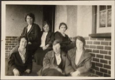 PHOTOGRAPH (DIGITAL): PICNIC GROUP KELMSCOTT 1923, FROM MINNA LIPFERT ALBUM