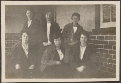 PHOTOGRAPH (DIGITAL): PICNIC GROUP KELMSCOTT 1923, FROM MINNA LIPFERT ALBUM