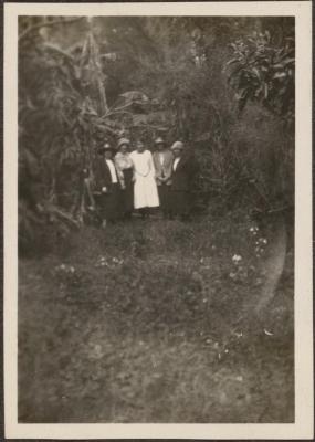 PHOTOGRAPH (DIGITAL): PICNIC GROUP KELMSCOTT 1923, FROM MINNA LIPFERT ALBUM