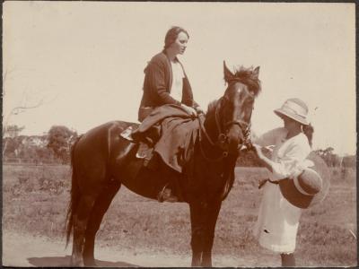 PHOTOGRAPH (DIGITAL): 'UNKNOWN WOMEN', FROM MINNA LIPFERT ALBUM