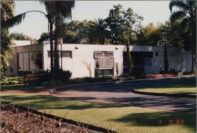 PHOTOGRAPH: 'CITY OF SUBIACO CHAMBERS AND OFFICES' 1989