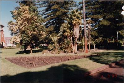 PHOTOGRAPH: 'CITY OF SUBIACO CHAMBERS AND OFFICES' 1989