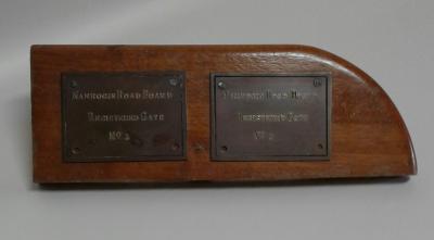 NARROGIN ROAD BOARD REGISTERED GATE SIGNS