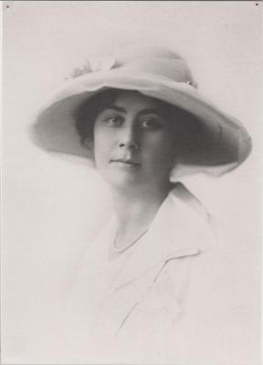 PHOTOGRAPH: PORTRAIT OF AILSA CHARLOTTE LOGAN MORRISON