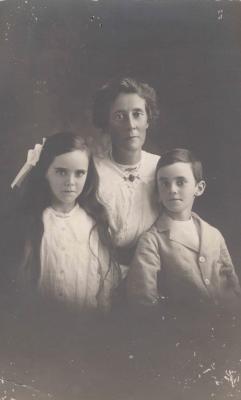 POSTCARD: MRS WEEDEN WITH MARY AND FRANK