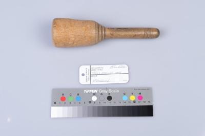 MALLET: CARVER'S - SHORT, ROUNDED TRUNCATED WOODEN CONE HEAD, WELL WORN