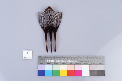 COMB: HAIR, DECORATIVE, CARVED THREE TEETH