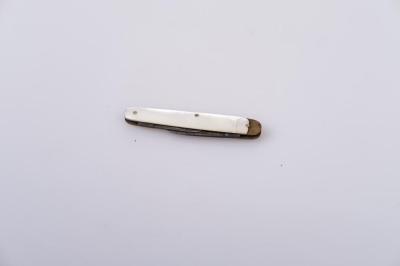 POCKET KNIFE: MOTHER OF PEARL