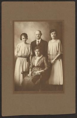 PHOTOGRAPH: PORTRAIT OF THE CHUGG FAMILY