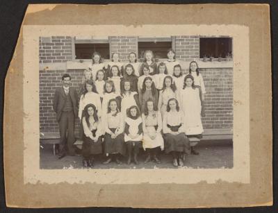 PHOTOGRAPH: CLASS GROUP WITH EILEEN NEWMAN