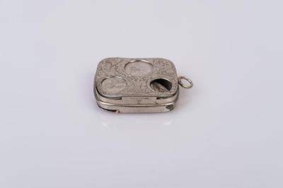 COIN HOLDER: SOVEREIGN CASE, SILVER AND NICKEL METAL, COIN HOLDER