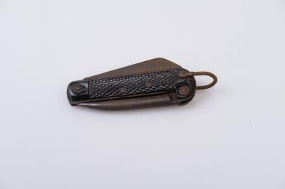 POCKET KNIFE: STEEL DIAMOND PATTERN