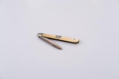 POCKET KNIFE: MOTHER OF PEARL