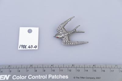 BROOCH: BIRD SHAPED