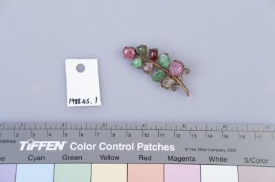 BROOCH: FLOWER SHAPED