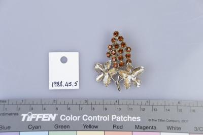 BROOCH: FLOWER SHAPED