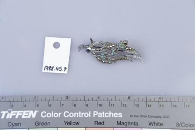 BROOCH: FLOWER SHAPED