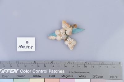 BROOCH: FLOWER SHAPED