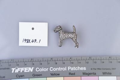 BROOCH: DOG SHAPED, DIAMANTE