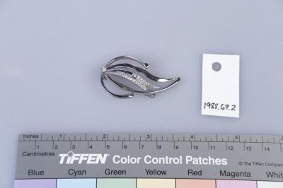 BROOCH: LEAF DIAMANTE