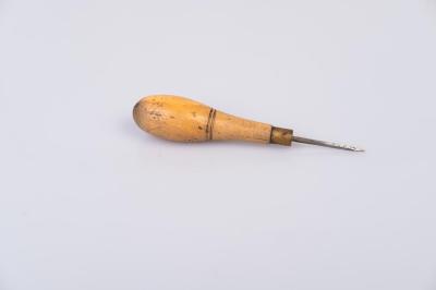 TOOL: AWL, STRAIGHT, LIPFERT FAMILY