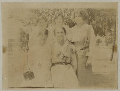 PHOTOGRAPH (DIGITAL COPY): 5 WOMEN WOMEN, ABRAHAMS FAMILY