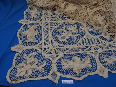 LACE, NEEDLE LACE, TABLE CLOTH