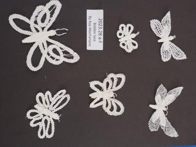 TAPE LACE, MOTIFS
