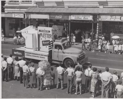 PHOTOGRAPH: METTERS' FLOAT - SUPPORT LOCAL INDUSTRY'