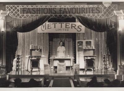 PHOTOGRAPH: METTERS' COOKING DEMONSTRATION IN BOANS LTD, PERTH AUDITORIUM