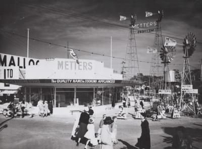 PHOTOGRAPH: METTERS' EXHIBIT, PERTH ROYAL AGRICULTURAL SHOW, C.1950