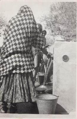 PHOTOGRAPH: WOMEN FILLING CONTAINERS AT TAPS AT JATHERI, INDIA