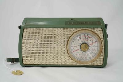 RADIO: KREISLER MODEL 41-37 TRANSISTOR RADIO