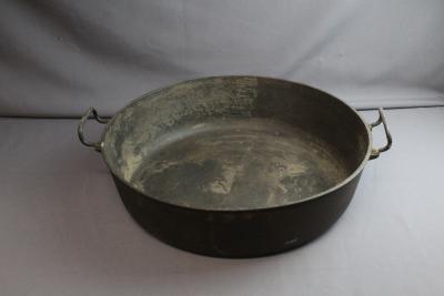 SAUSEPAN - PRESERVING DISH 18 INCH CAST IRON