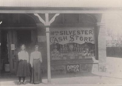 PHOTOGRAPH: MRS ELEANOR SILVESTER, KATIE SILVESTER AND CASH STORE, 1901